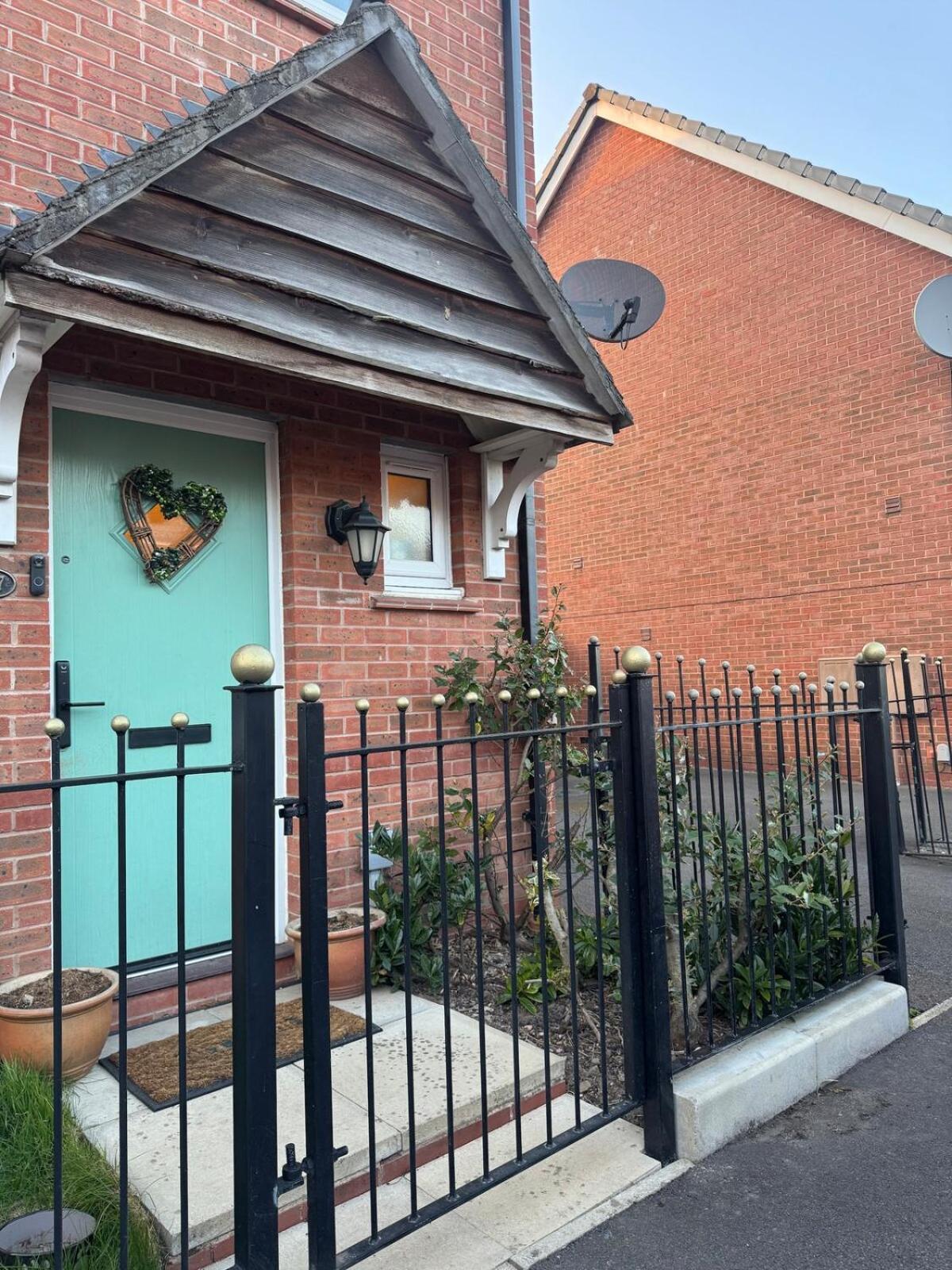 Large 3 Bed House Near Etihad And Coop Live Apartment Manchester